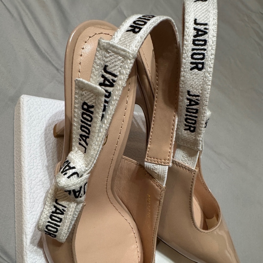 J'Adior Slingback Pump
Nude Patent Calfskin
